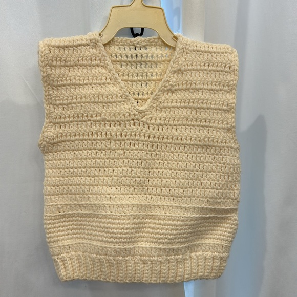 Vintage Hand Made Crochet Knit Vest Ivory Cream 1950’s 60’s Like New - Picture 7 of 10